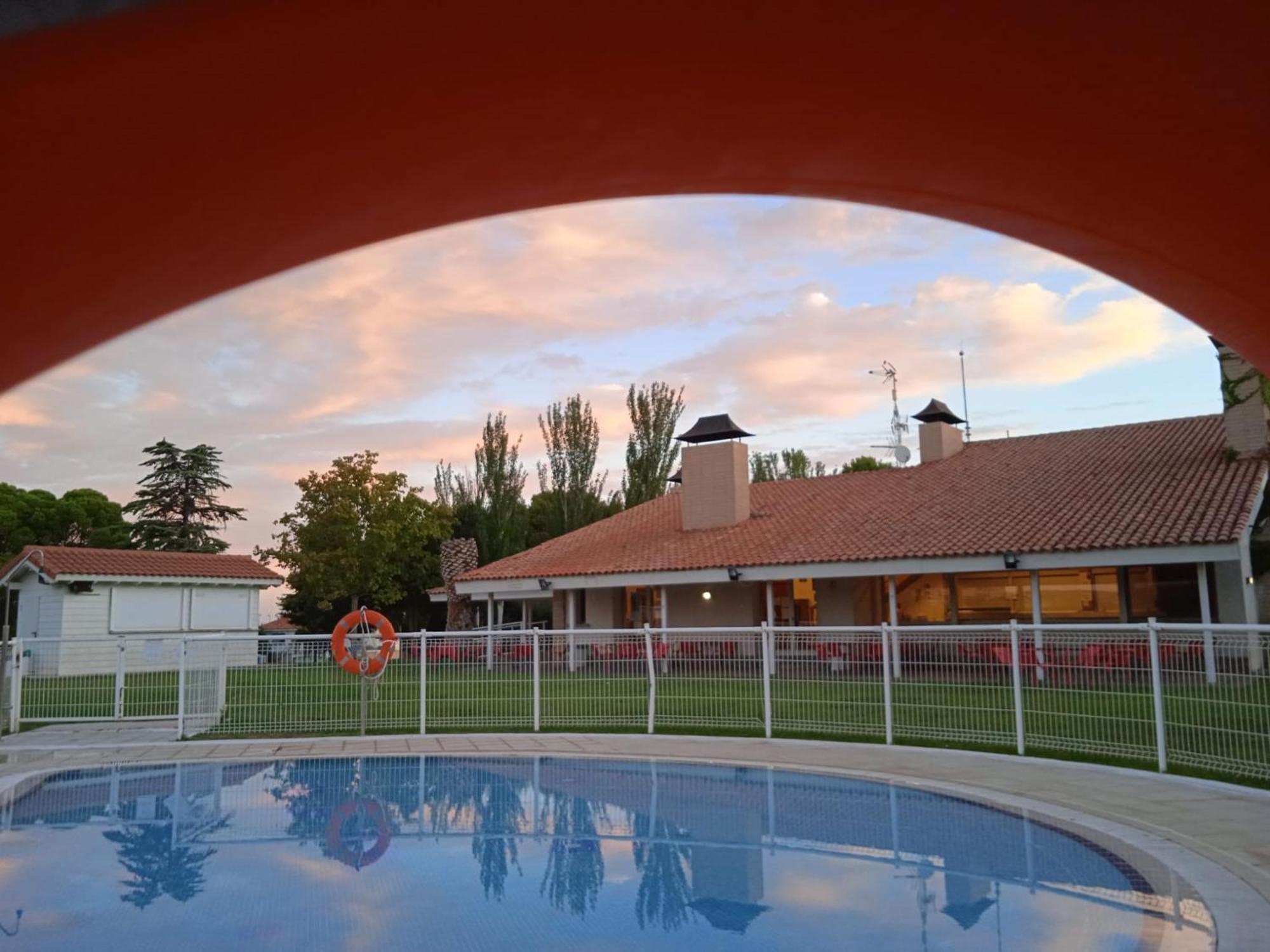 Albergue Zaragoza Camping Ngoại thất bức ảnh