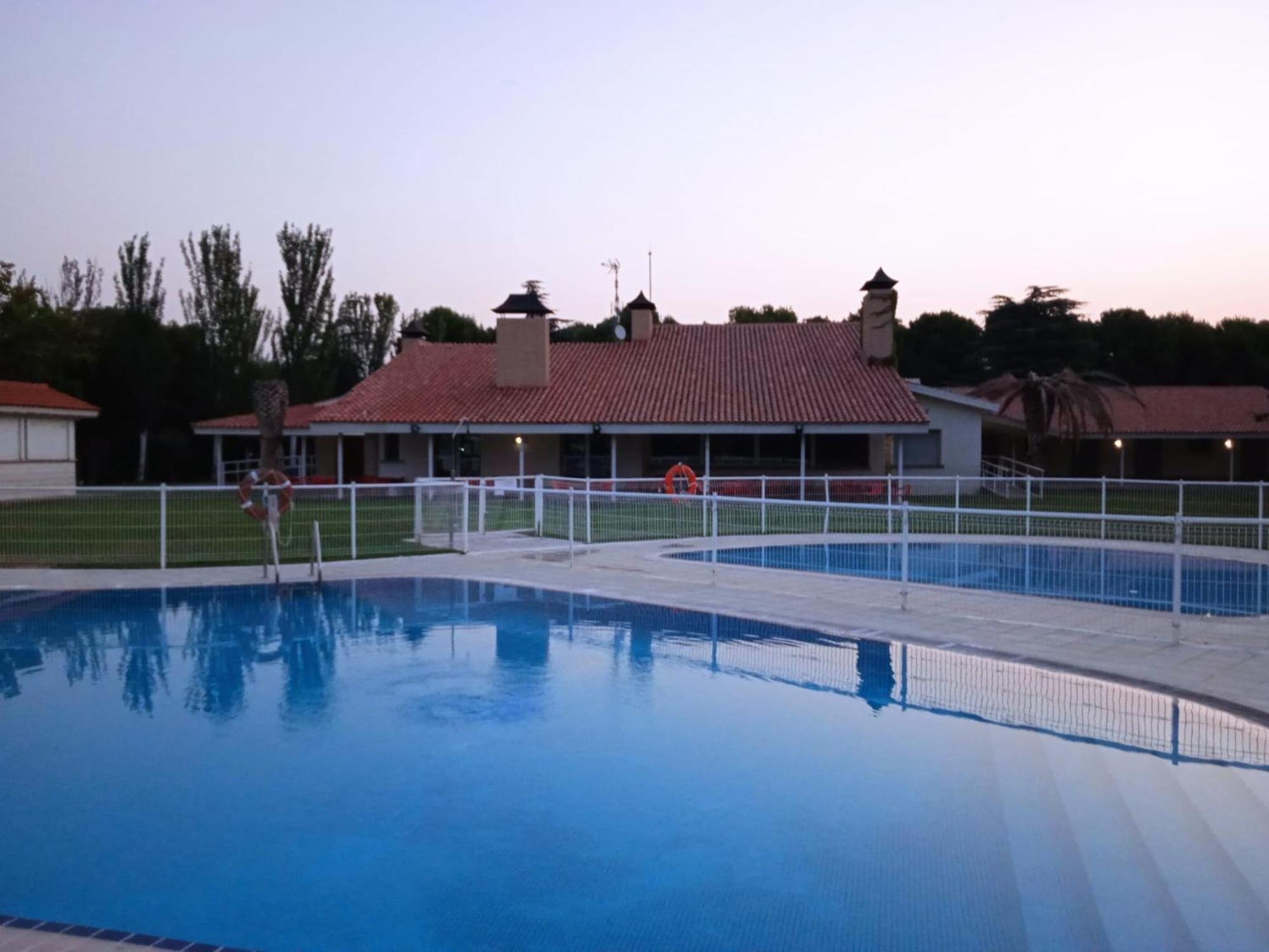 Albergue Zaragoza Camping Ngoại thất bức ảnh
