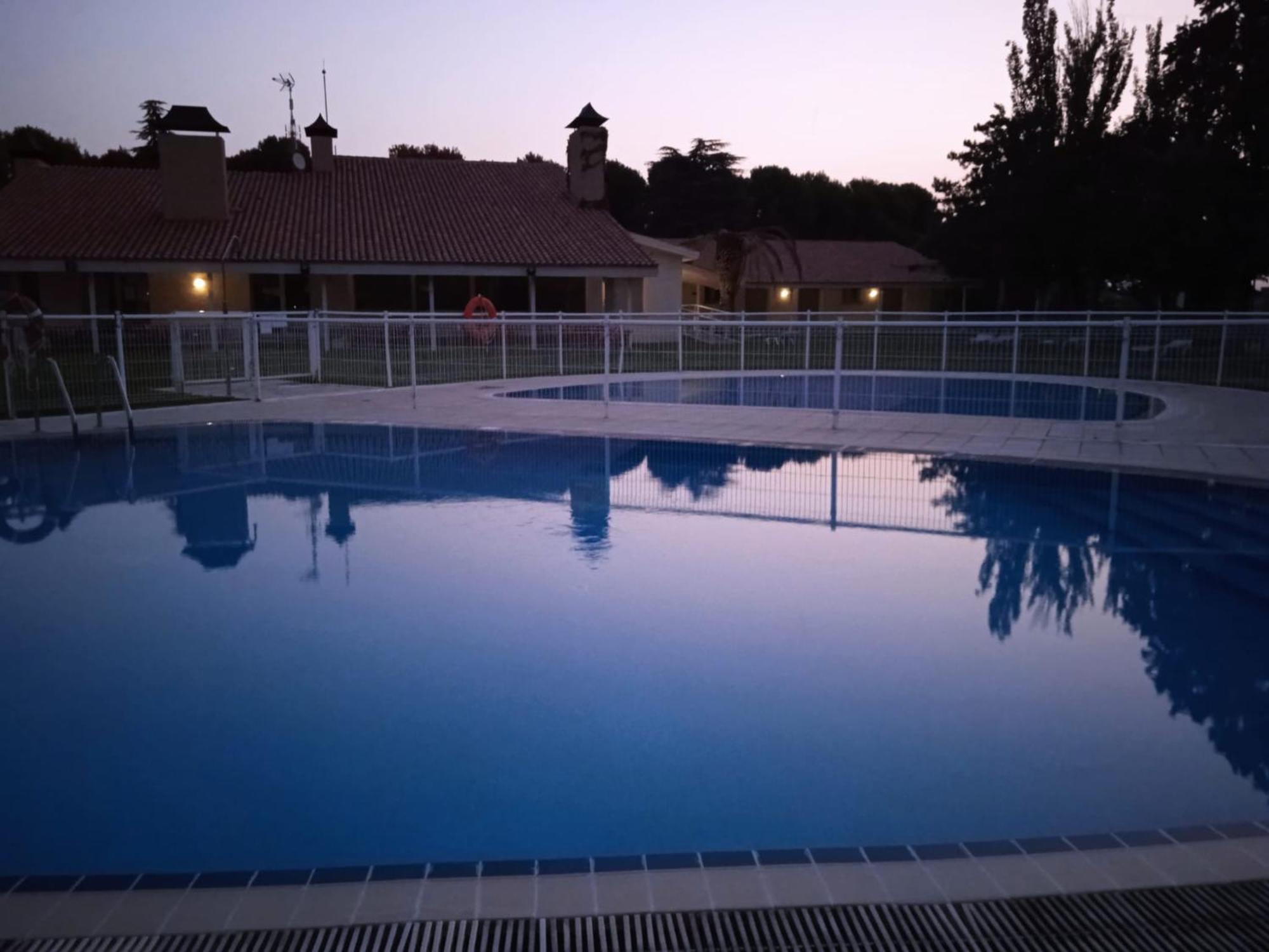 Albergue Zaragoza Camping Ngoại thất bức ảnh
