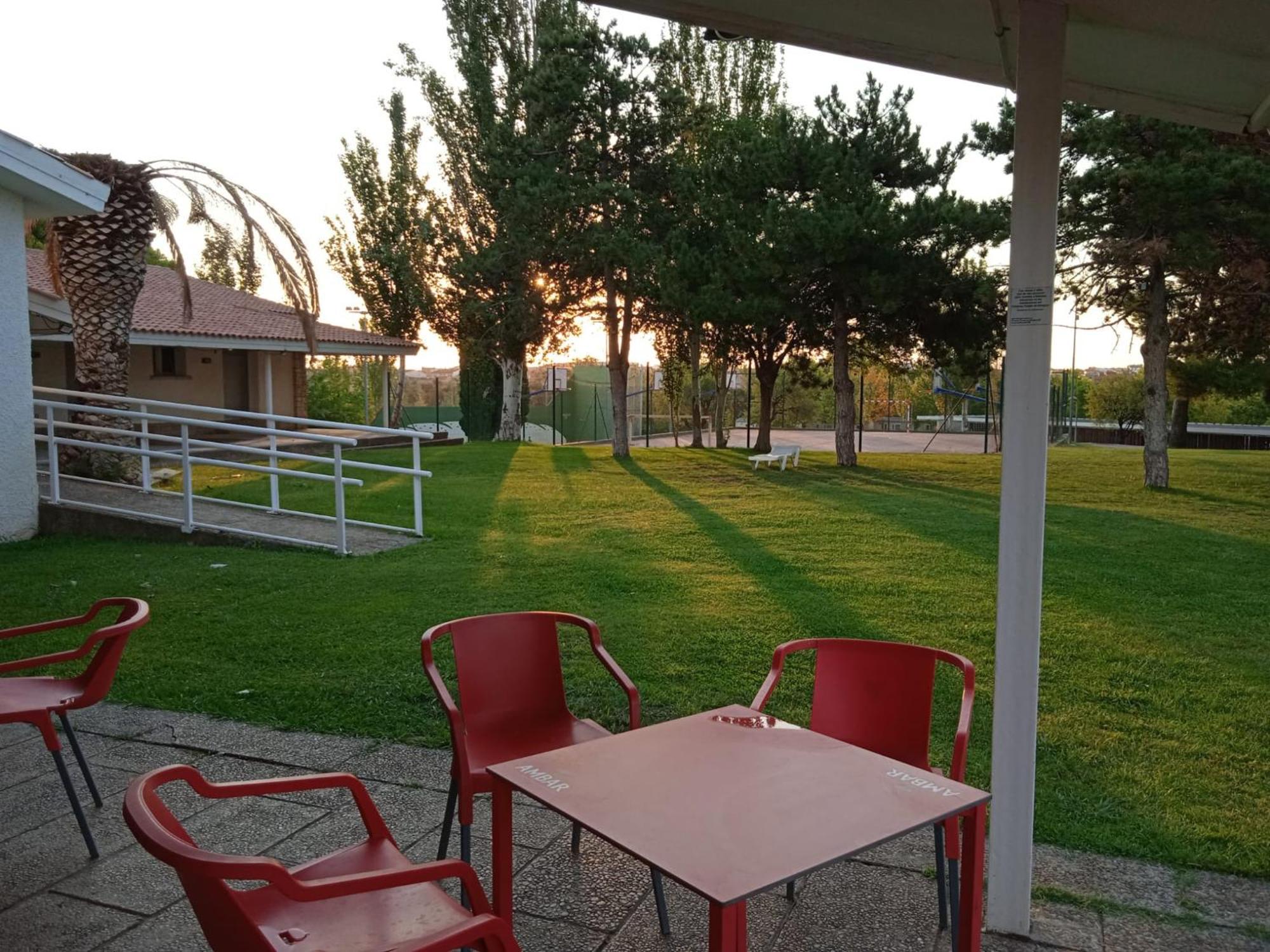 Albergue Zaragoza Camping Ngoại thất bức ảnh
