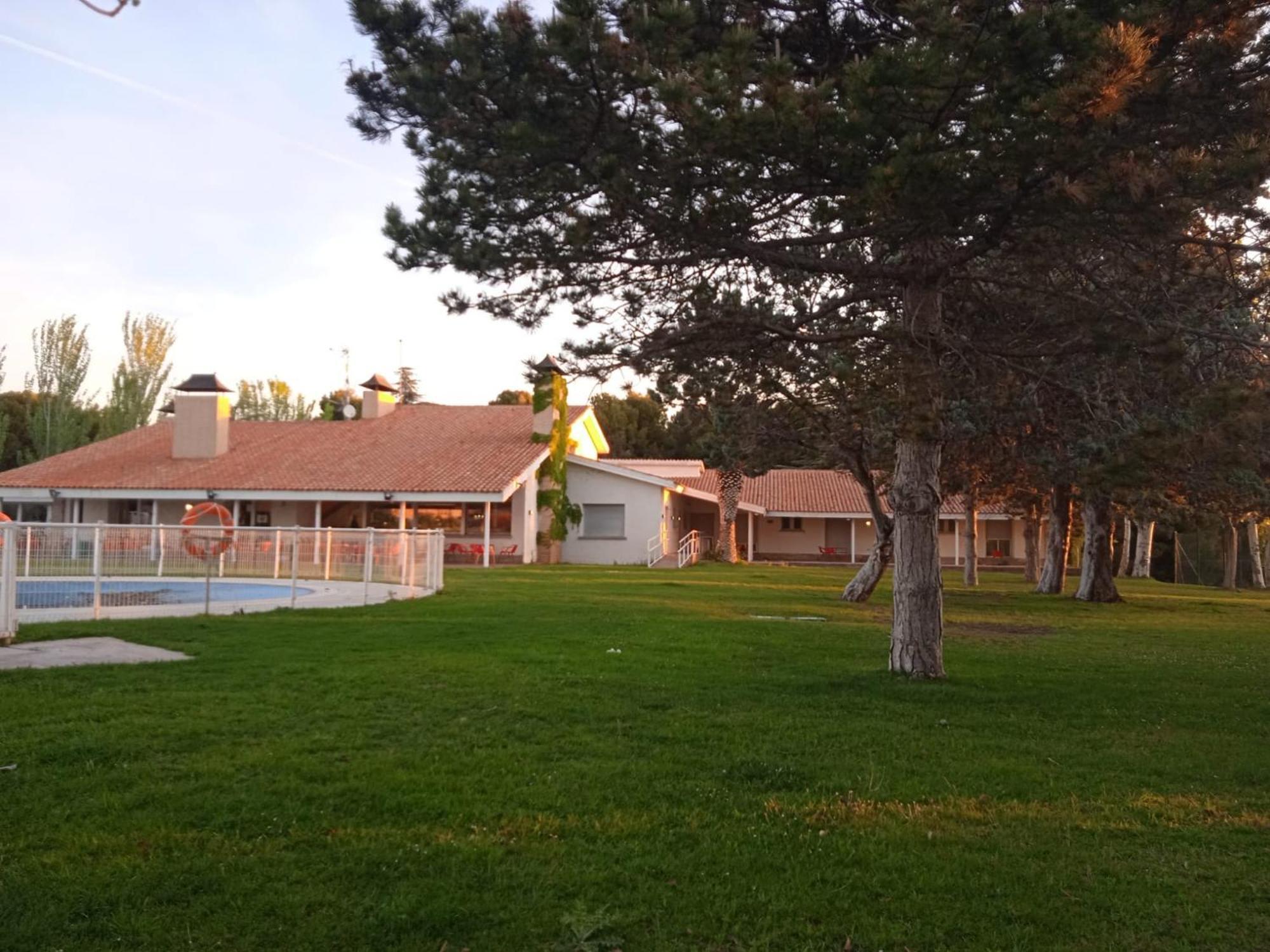 Albergue Zaragoza Camping Ngoại thất bức ảnh