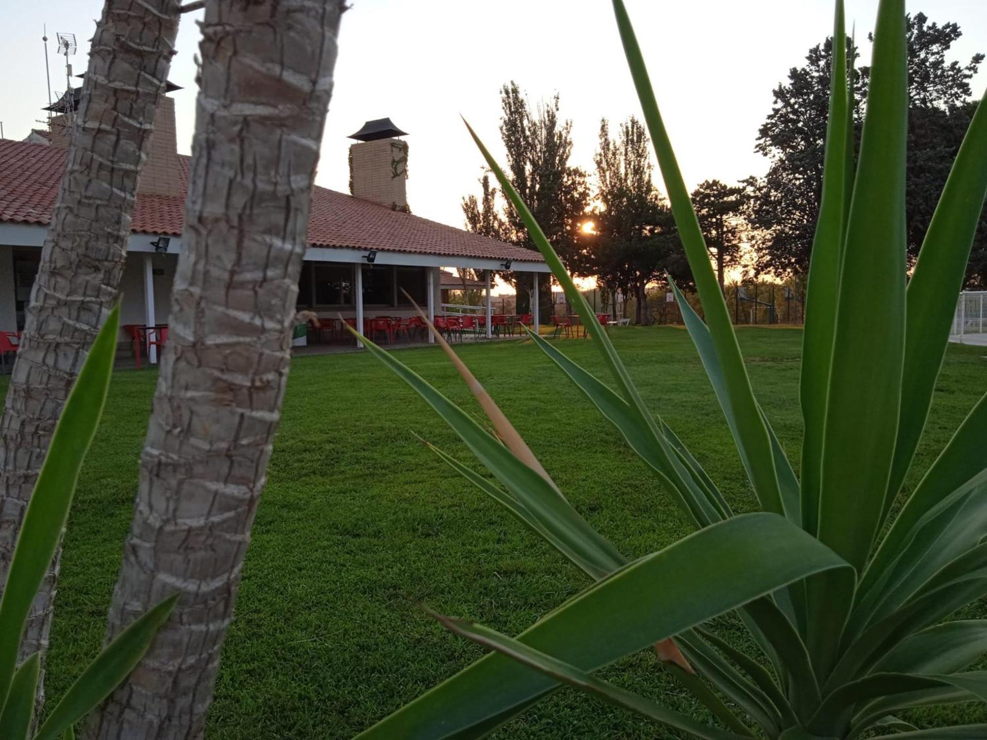 Albergue Zaragoza Camping Ngoại thất bức ảnh